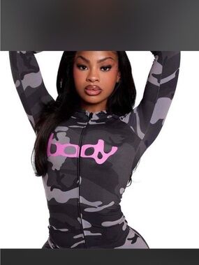 Body by raven camo zip up